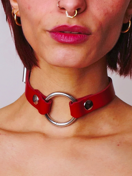 Choker O-ring en cuir rouge avec anneau en acier argenté BDSM Accessoire Oh! Darling