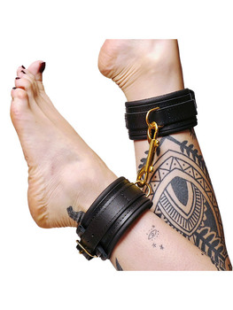 Chevillères The Sinners en cuir noir molletonné et attaches dorées BDSM Menotte Oh! Darling